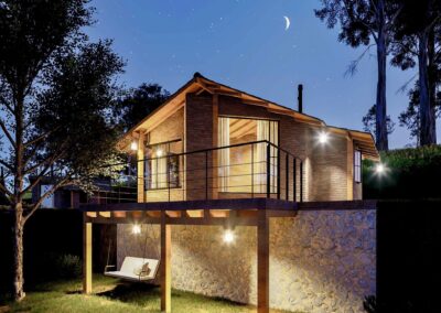 Villa para glamping: diseño sencillo, integración natural